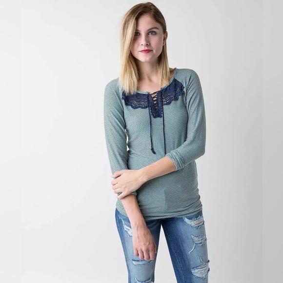 New Buckle gimmicks long sleeve top - Picture 6 of 6